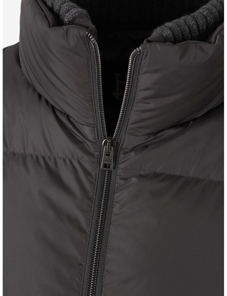 Herno chaquetón Polar Tech color marrón grisáceo superligero