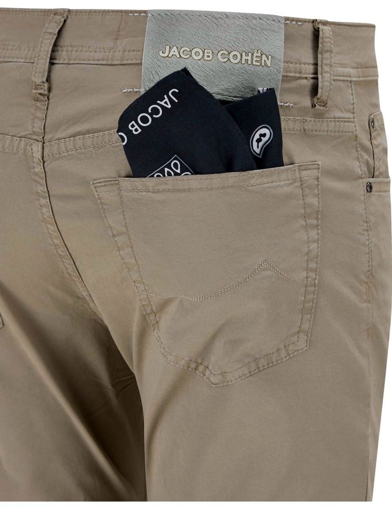 Jacob Cohën vaquero gabardina algodón elástica color avellana